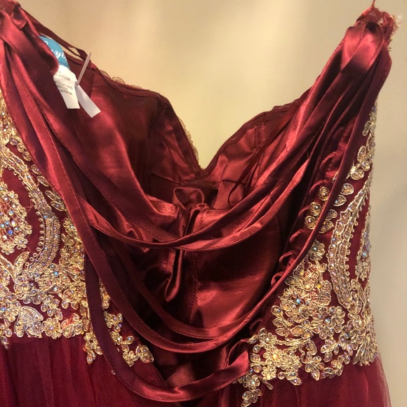 Beautiful Ball gown - Picture 8 of 9